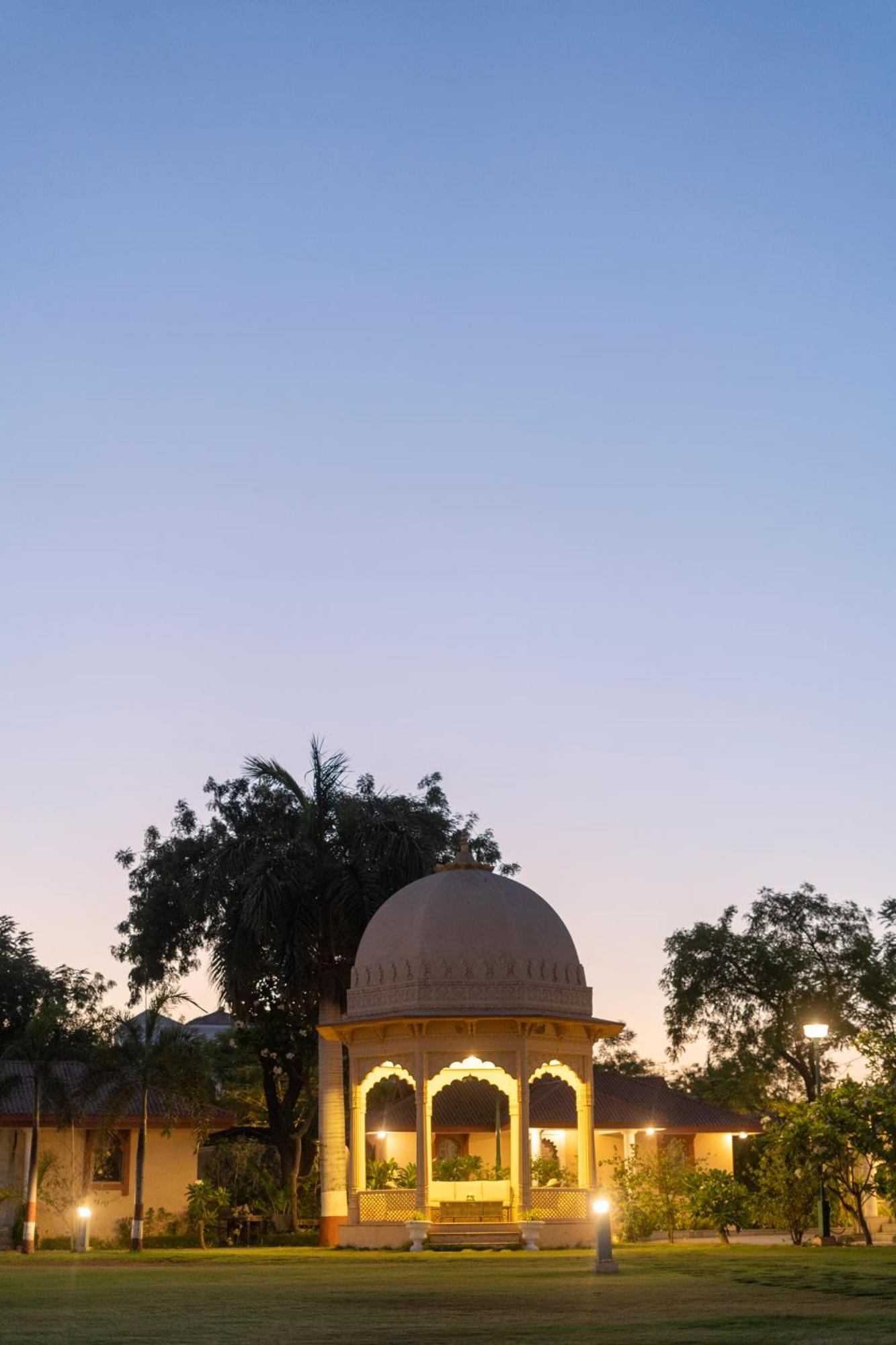 Holiday Resort & Spa A Unit Of S Poddar Group Gāndhīdhām エクステリア 写真