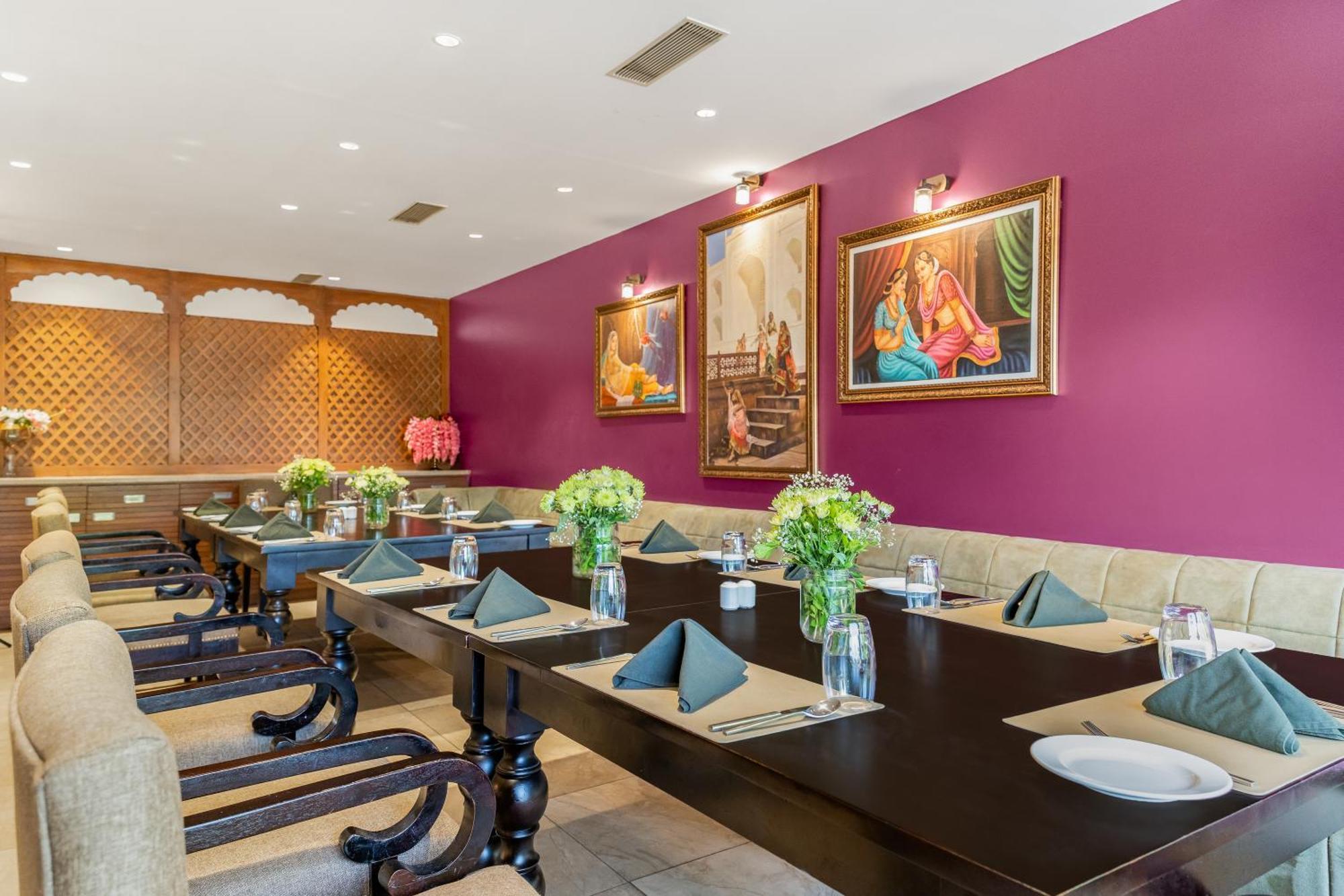 Holiday Resort & Spa A Unit Of S Poddar Group Gāndhīdhām エクステリア 写真