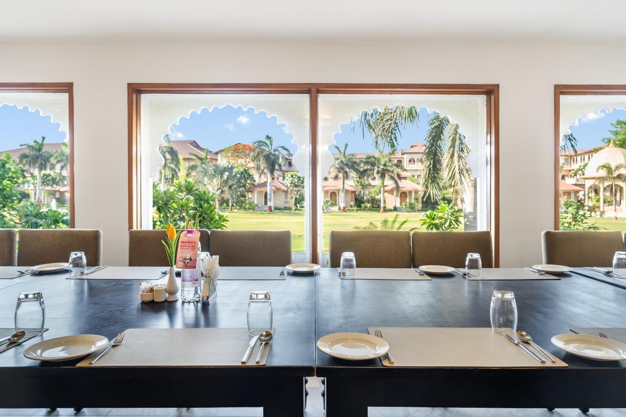 Holiday Resort & Spa A Unit Of S Poddar Group Gāndhīdhām エクステリア 写真