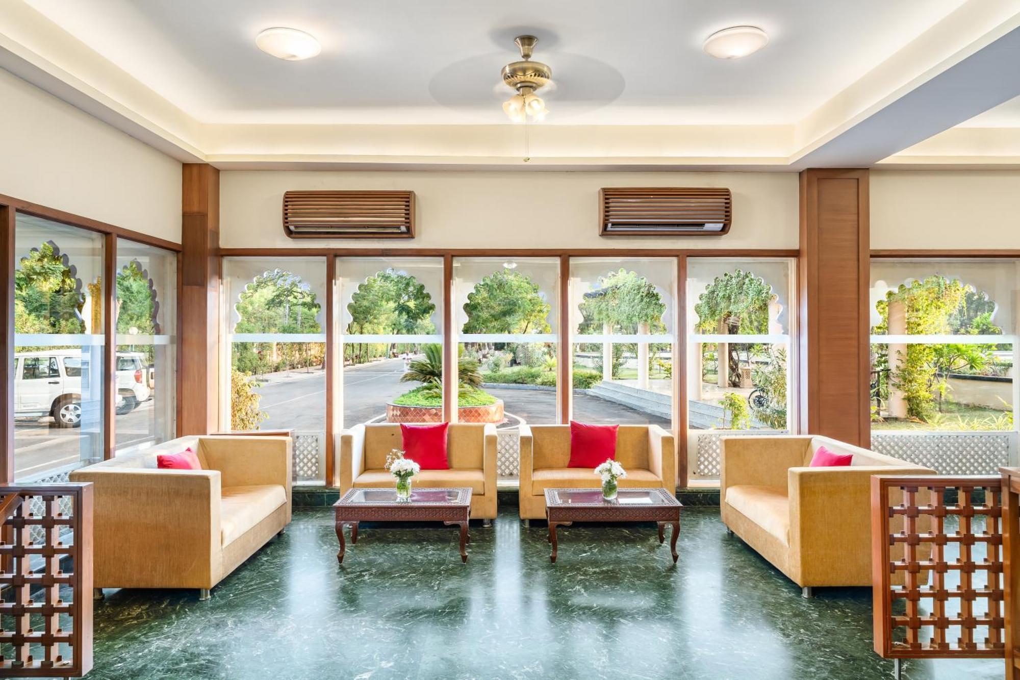 Holiday Resort & Spa A Unit Of S Poddar Group Gāndhīdhām エクステリア 写真