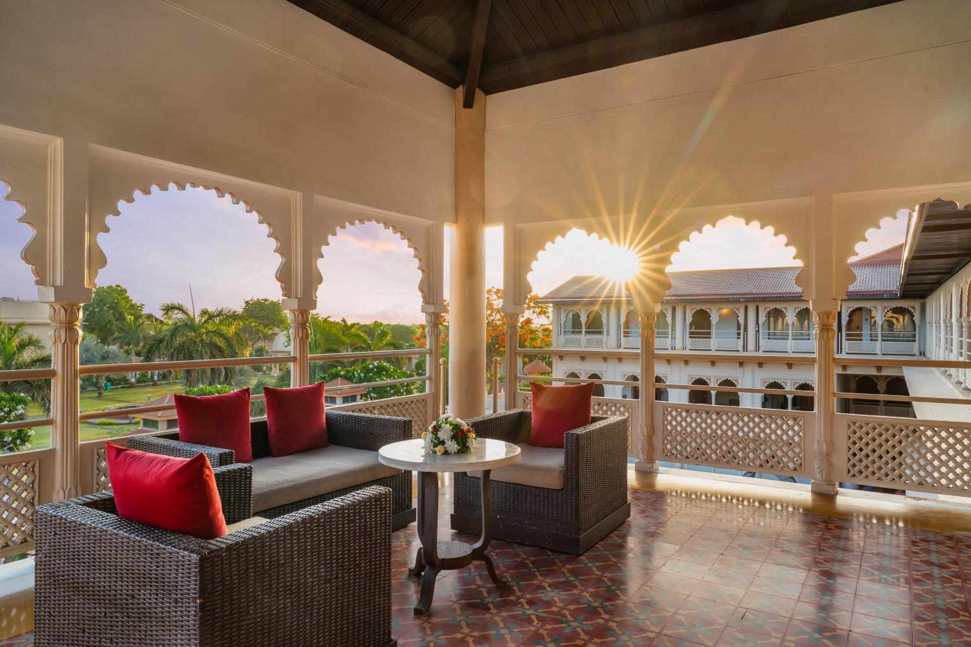 Holiday Resort & Spa A Unit Of S Poddar Group Gāndhīdhām エクステリア 写真