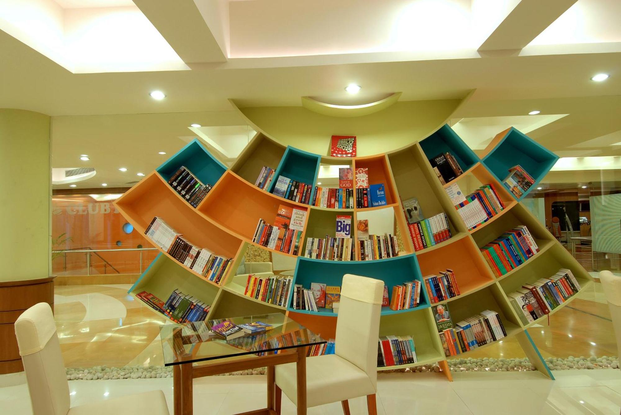 Holiday Resort & Spa A Unit Of S Poddar Group Gāndhīdhām エクステリア 写真