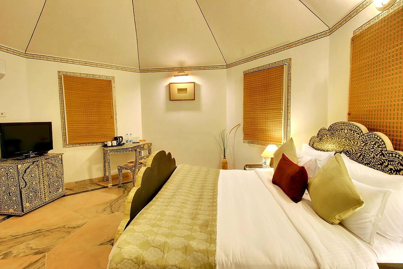 Holiday Resort & Spa A Unit Of S Poddar Group Gāndhīdhām エクステリア 写真