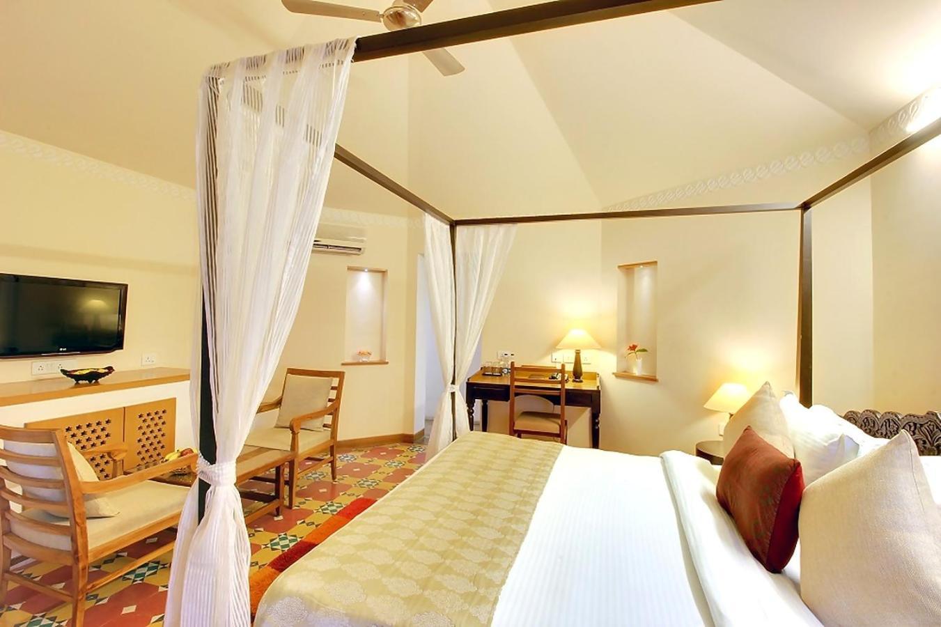 Holiday Resort & Spa A Unit Of S Poddar Group Gāndhīdhām エクステリア 写真