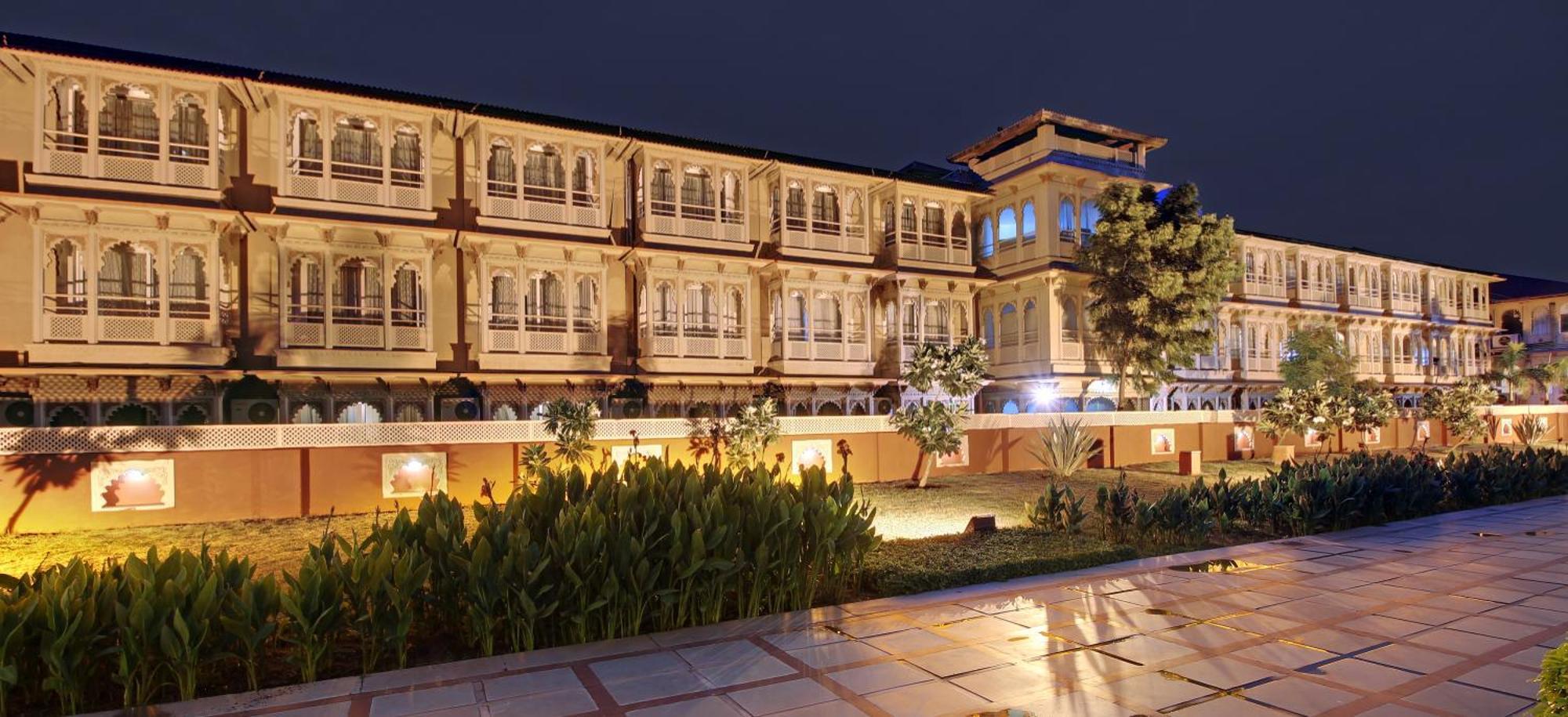 Holiday Resort & Spa A Unit Of S Poddar Group Gāndhīdhām エクステリア 写真